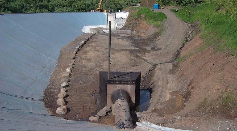 Réfection du masque amont du barrage de Papenoo